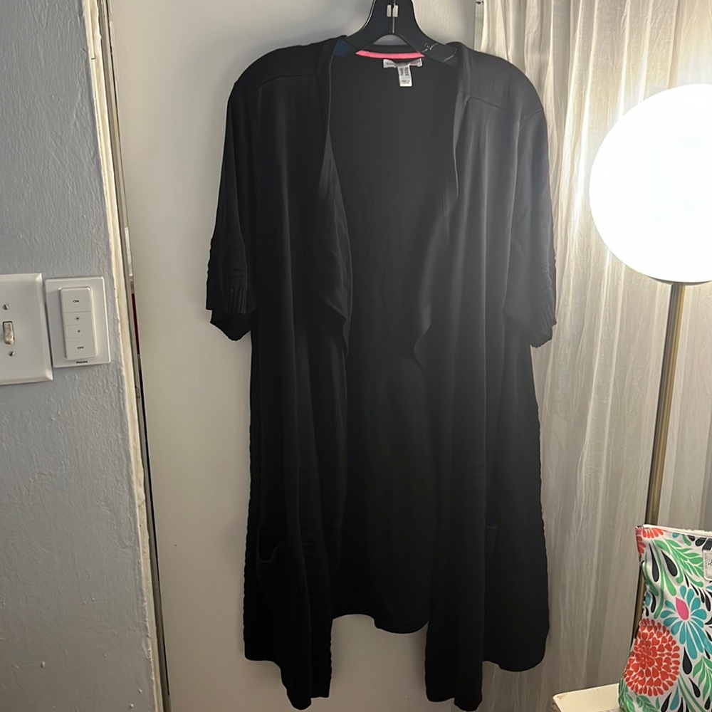 Isaac Mizrahi live short sleeve long cardigan in black size 2x